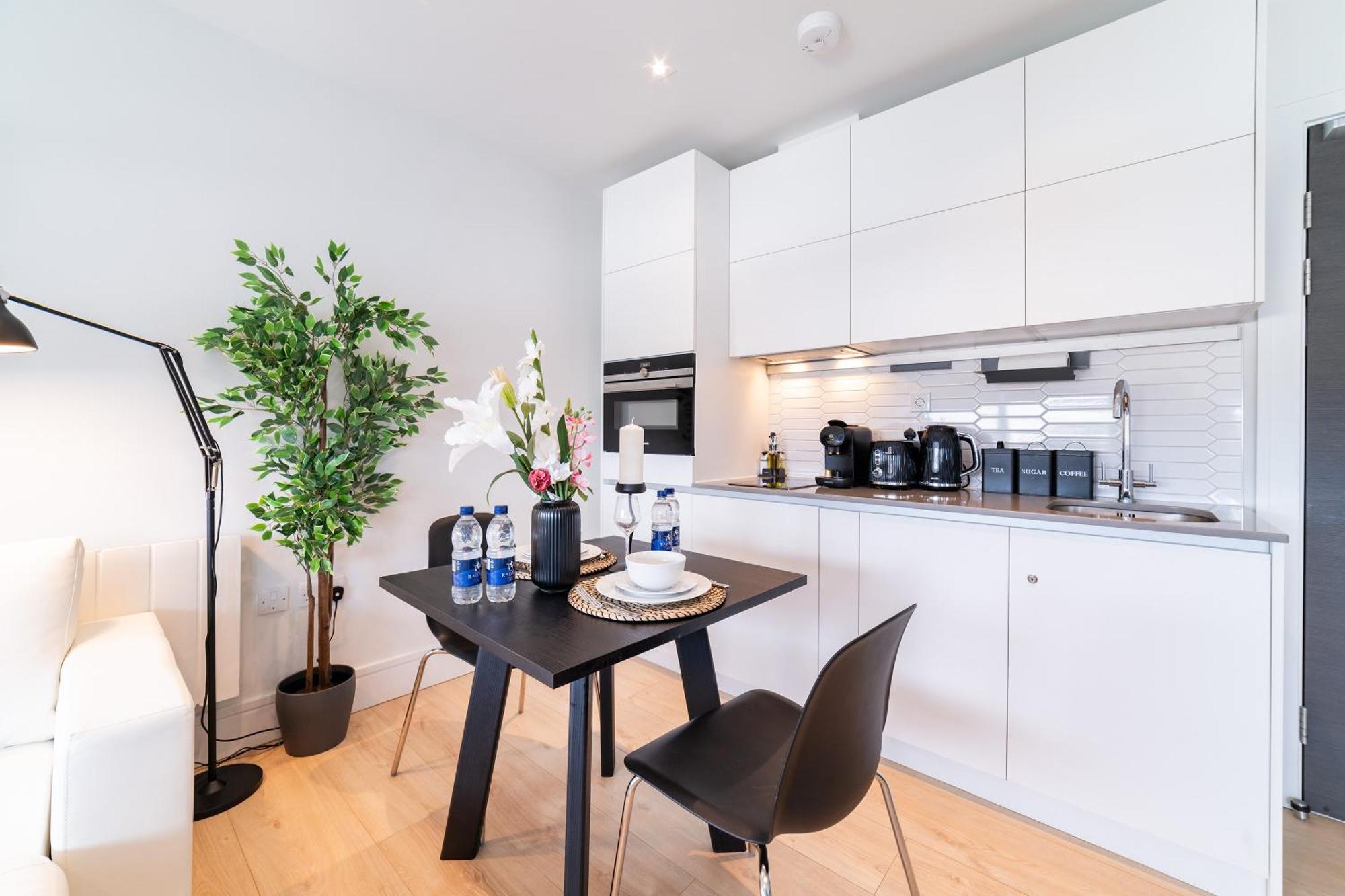 Appartamento Stylish Retreats On Olympic Way Londra Esterno foto