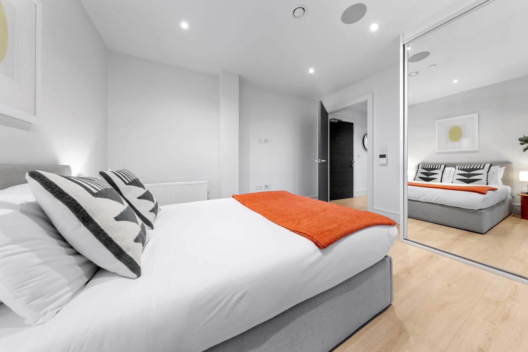 Appartamento Stylish Retreats On Olympic Way Londra Esterno foto